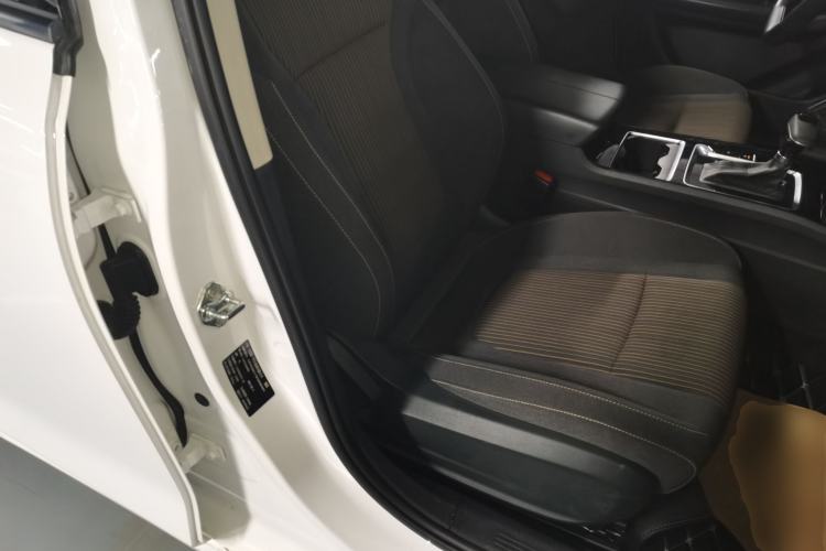 Used Bestune B70 2022 Third Generation 1.5T Automatic Enjoyment Version Right Front Seat