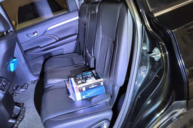 Used Toyota Highlander 2018 2.0T Four-Wheel Drive Luxury Edition 7 Seats China V Emission Standard
