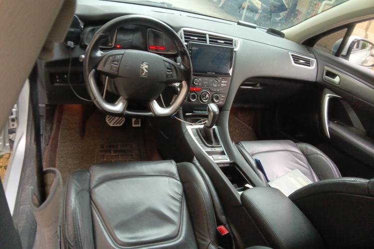 Used DS 5LS 2014 1.8L Elegant Edition VTi140 Center Console