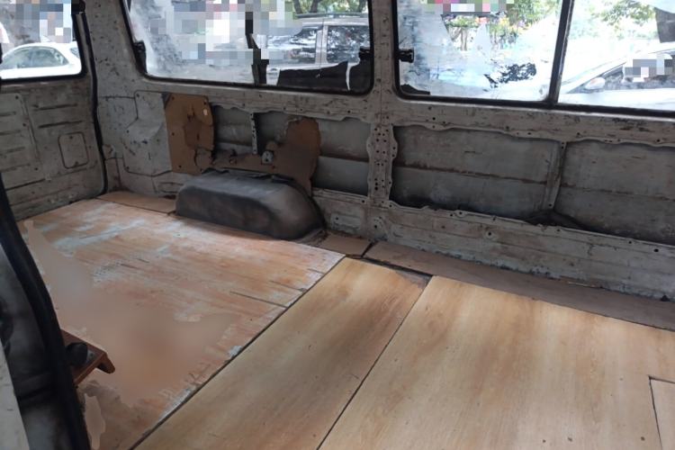 Used Jinbei Hiace 2011 2.0L 5th Generation Kuaiyunwang Standard Version 4G19 Left Rear Seat