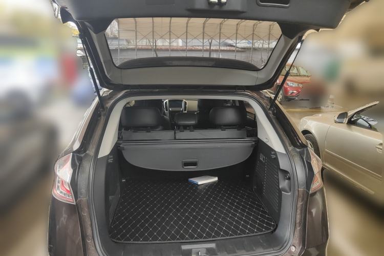 Used Luxgen U6 SUV 2015 1.8T ZhiZun Model Trunk