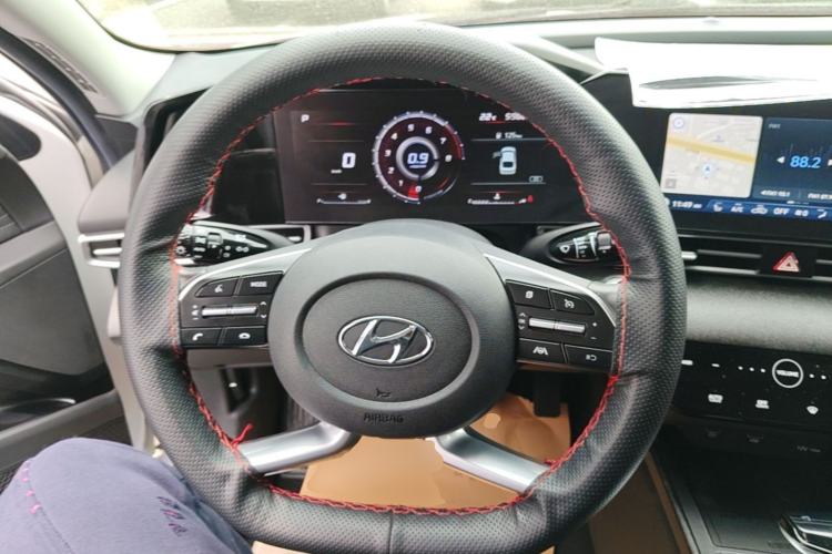 Used Hyundai Elantra 2021 1.5L CVT LUX Prestige Edition Steering Wheel