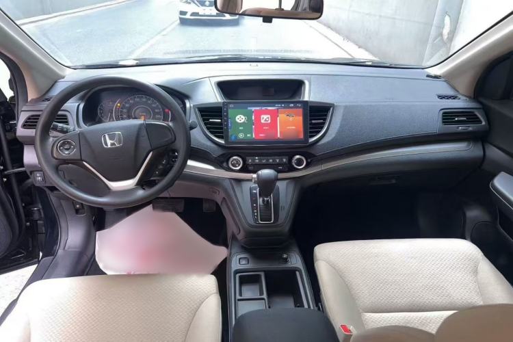 Used Honda CR-V 2015 2.0L two-wheel drive urban version Interior 2