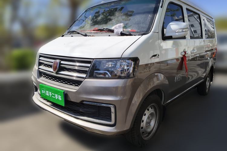 Used Jinbei Hiace X30 2024 1.5L Wealthy-Style Passenger Van 5/6/7 Seater with Front-Mounted Air Conditioning