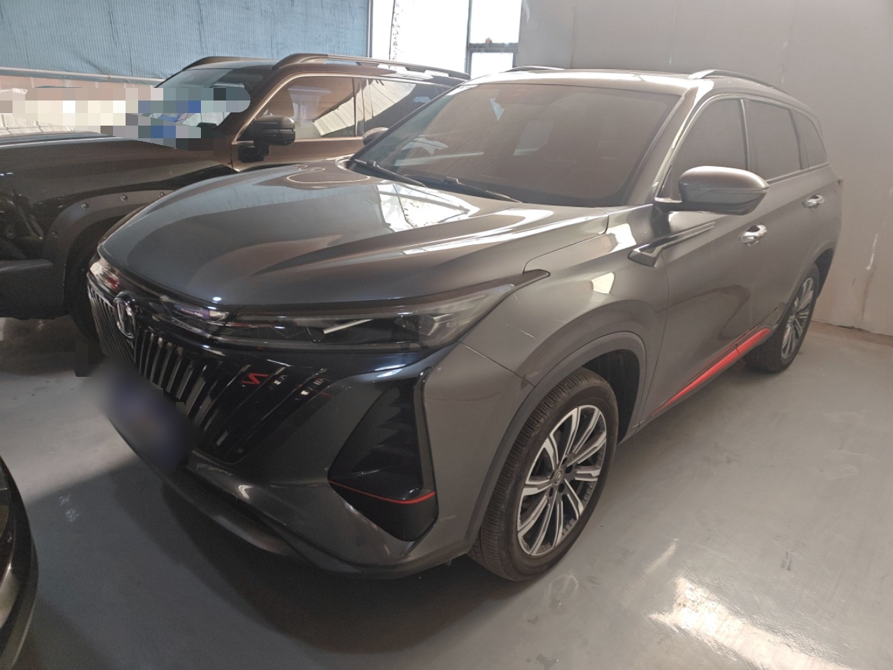 Под передней частью автомобиля