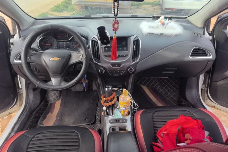 Used Chevrolet Cruze 2018 320 Automatic Pioneer Sunroof Edition Center Console