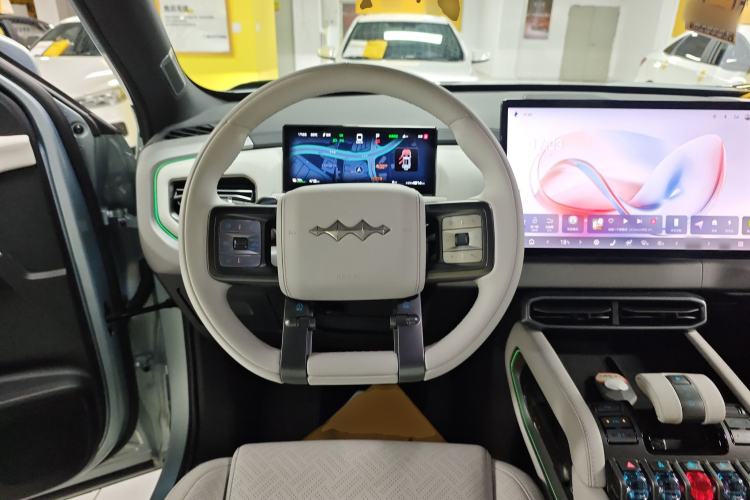 Used Formula Leopard Titanium 3 2025 501KM All-Wheel Drive Intelligent Driving Ultra Version Steering Wheel