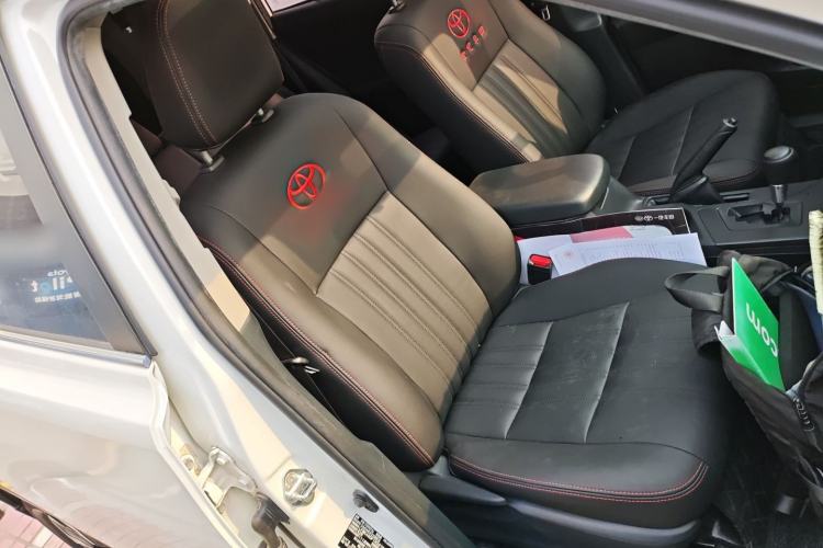 Used Toyota RAV4 2016 2.0L CVT Two-Wheel Drive Fashion Edition China V Standard Right Front Seat