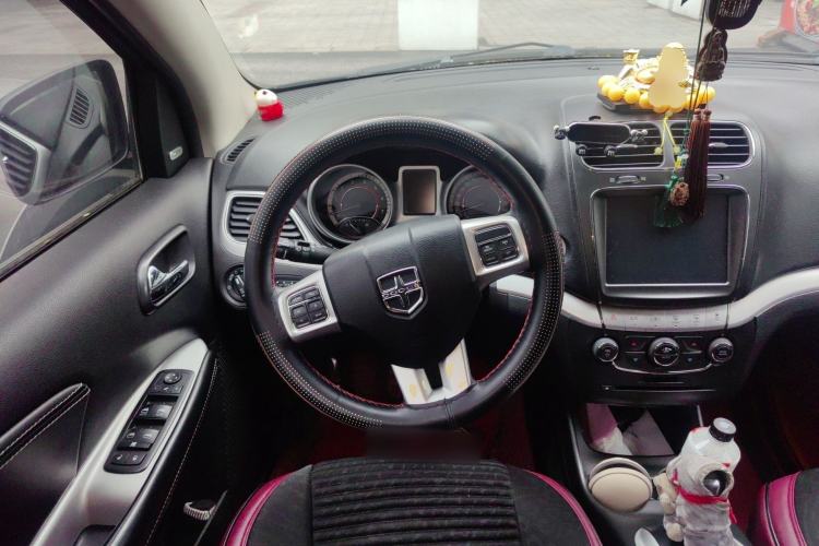 Used Dodge Journey 2013 2.4L Two-Wheel Drive Luxury Version