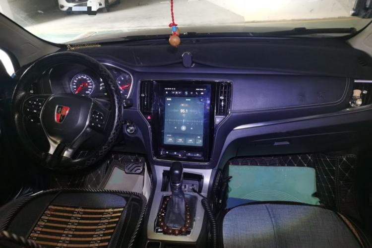 Used Roewe RX5 2016 20T Two-Wheel Drive Automatic Internet Smart Edition Center Console