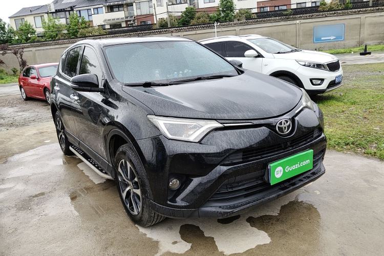 Used Toyota RAV4 2016 2.0L CVT Two-Wheel Drive Fashion Edition China V Standard Front Right 45 Deg
