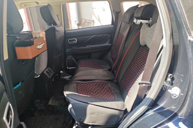 Used Mitsubishi Outlander 2019 2.0L Two-Wheel Drive Comfort Edition 5 Seats China VI Standard Interior 4