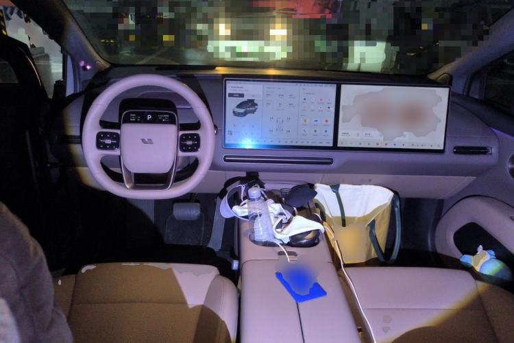 Used Li Auto i6 2025 Model Four-Wheel-Drive Standard Type
