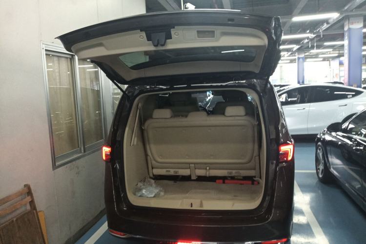 Used Buick GL8 2023 Facelifted Land Cruiser Executive Luxury Version
