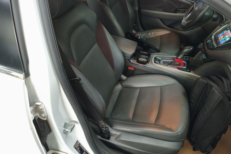 Used Chevrolet Malibu 2016 1.6T Automatic Luxury Edition Right Front Seat