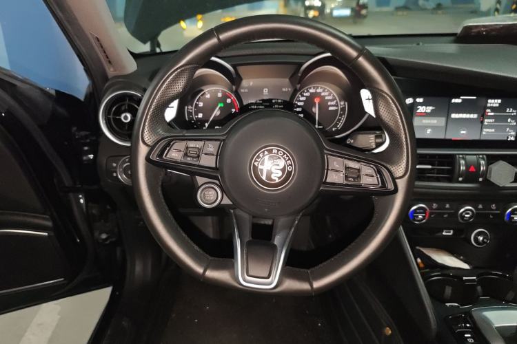 Used Alfa Romeo Giulia 2021 2.0T 280HP Luxury Edition
