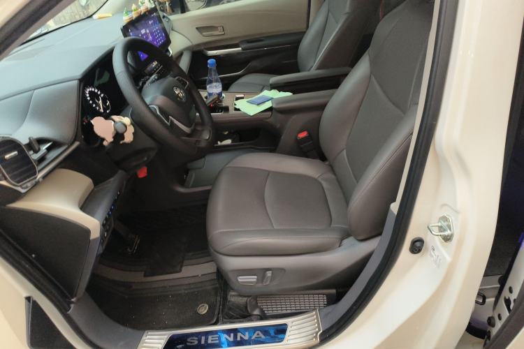 Used Toyota SIENNA 2024 2.5L Hybrid Comfort Edition
