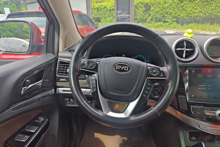 Used BYD Tang New Energy 2015 2.0T Four-Wheel-Drive Flagship Model
