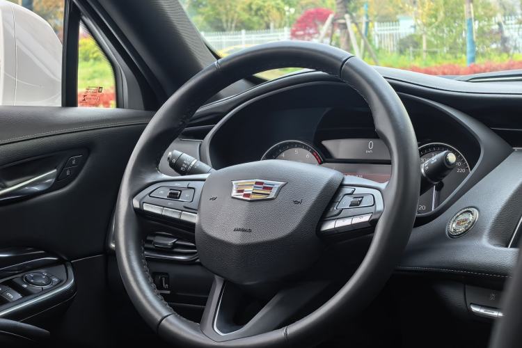 Used Cadillac XT4 2022 28T Two-Wheel Drive Fashion Edition Interior 8