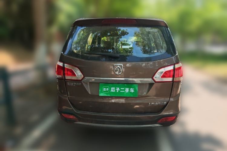 Used Baojun 730 2014 1.5L manual Comfort ESP version 7 seats Rear