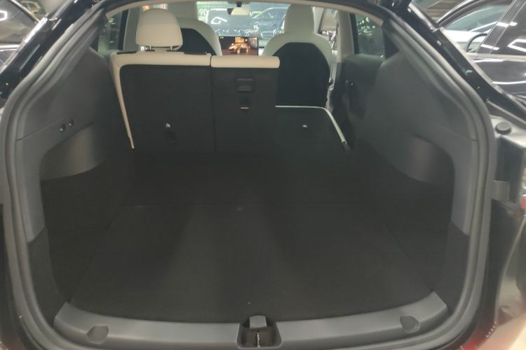 Used Tesla Model Y 2022 Long-Range All-Wheel-Drive Version
