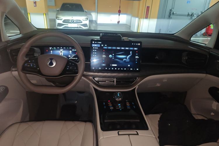 Used Denza D9 2022 DM-i 1040 Prestige Model