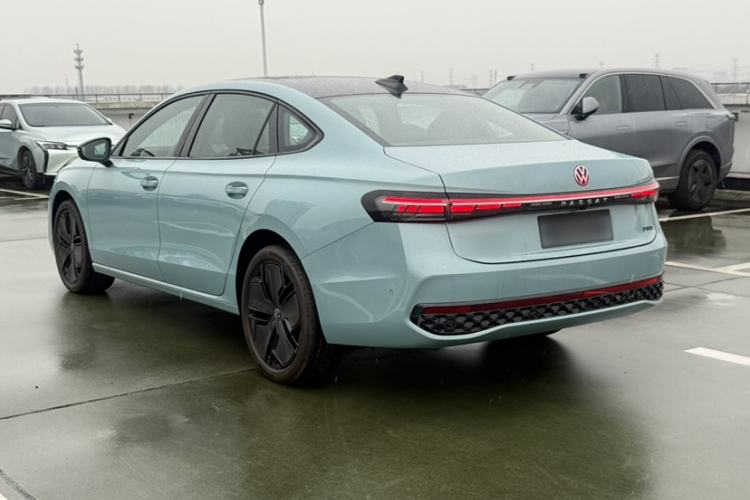 Used Volkswagen Passat 2025 Pro 380TSI Starry Dragon Luxury Edition Exterior 5