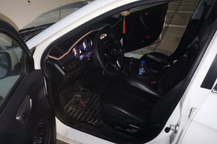 Used Soueast V5 Lingzhi 2015 1.5L Manual Luxury Model