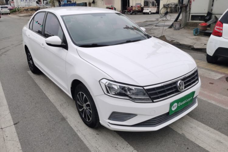 Used Volkswagen Jetta 2017 1.4L Manual Fashion Edition Front Right 45 Deg