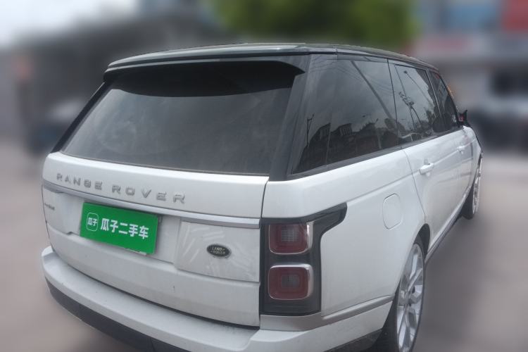 Used Land Rover Range 2022 3.0 L6 400 PS Classic Extended Version Rear Right 45 Deg