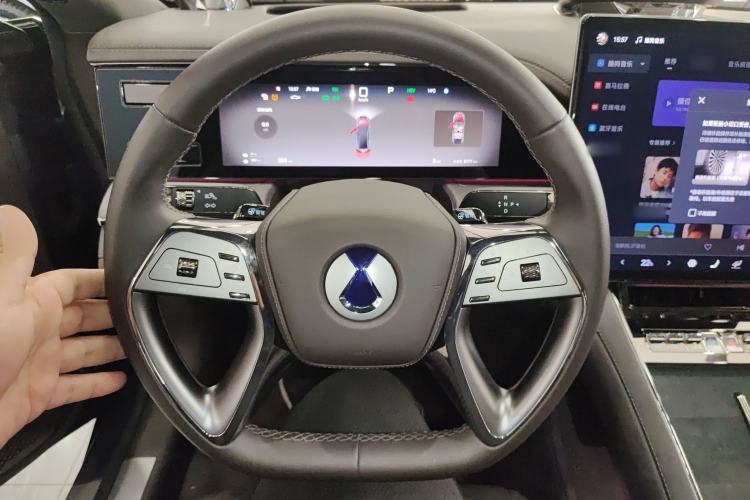 Used Denza Z9 2024 1100 km Four-Wheel Drive Max Version
