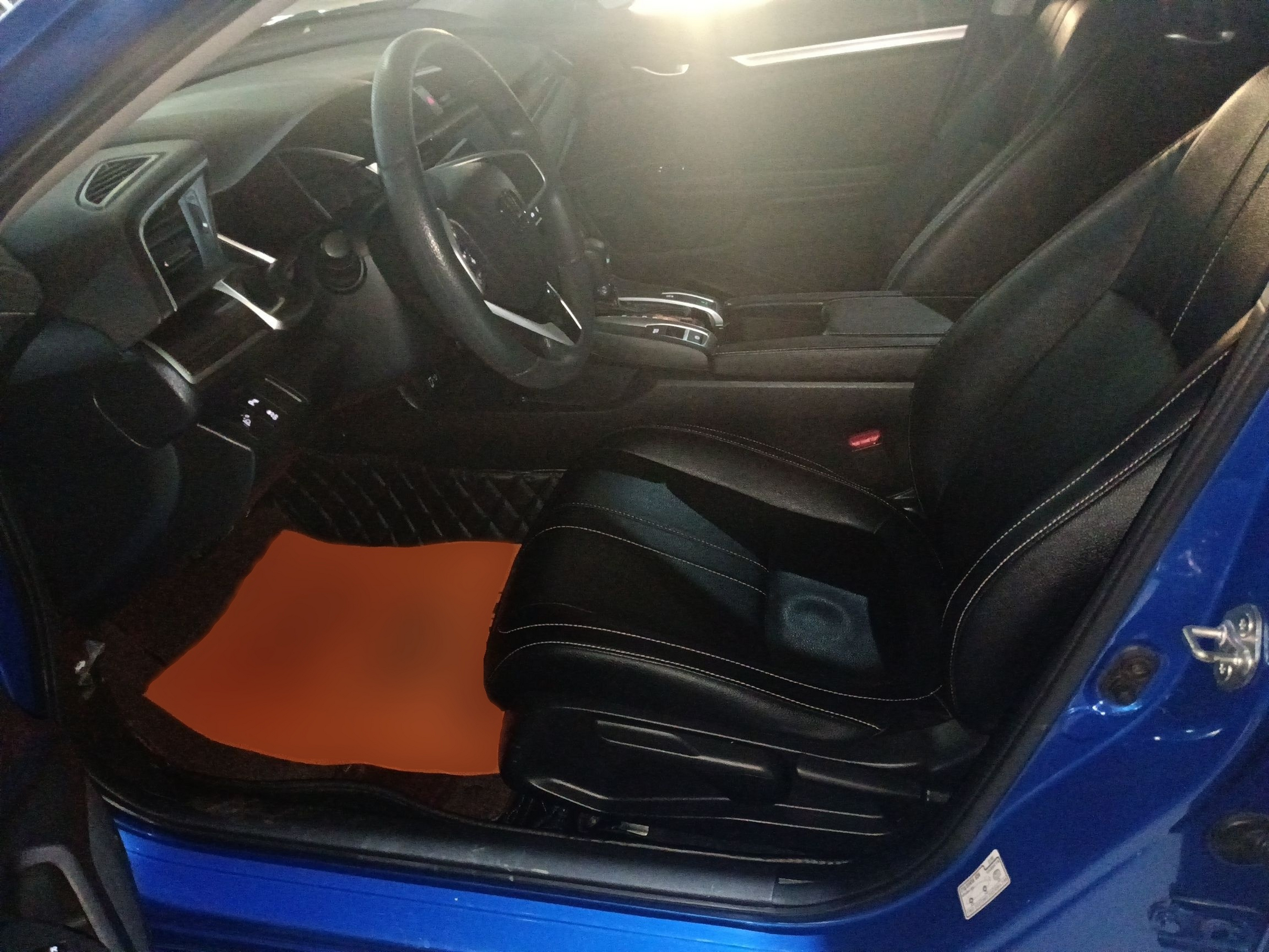 Переднее сиденье в автомобиле