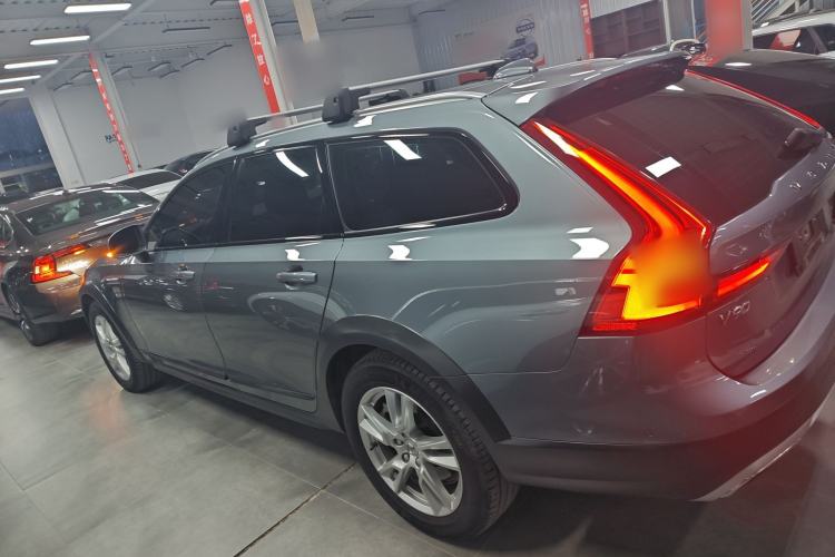 Used Volvo V90 2017 Cross Country T5 AWD Smart Range Edition