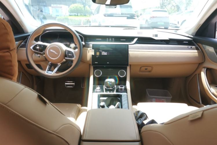 Used Jaguar XFL 2025 Model—2.0T P250, Two-Wheel Drive, Premium Luxury Edition
