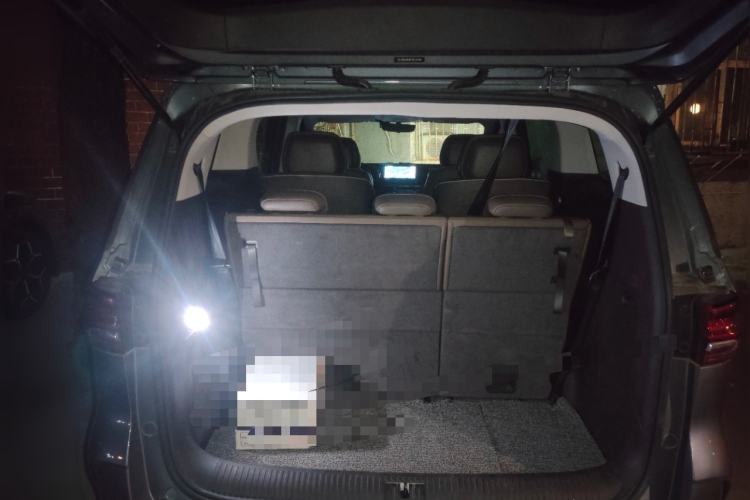 Used Roewe iMAX8 New Energy 2022 Silver Edition Trunk