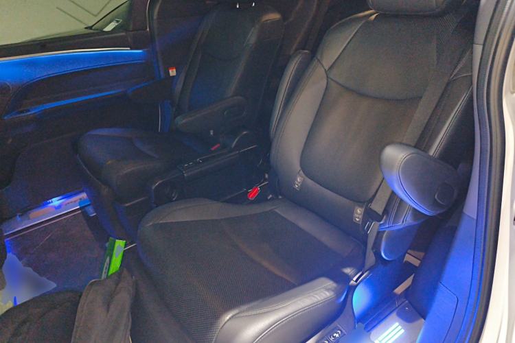 Used Toyota Granvia 2023 2.5L Hybrid Flagship VIP Edition