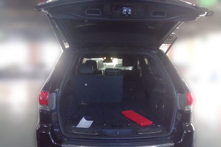 Used Jeep Grand Cherokee 2015 3.6L Luxury Navigation Edition Trunk