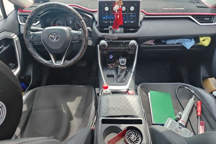 Used Toyota Wildlander 2021 2.0L CVT Two-Wheel Drive Luxury Edition Center Console