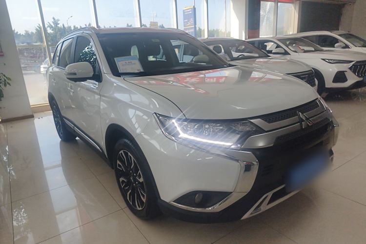 Used Mitsubishi Outlander 2019 2.0L Two-Wheel Drive Comfort Edition 7-Seater China VI Standard