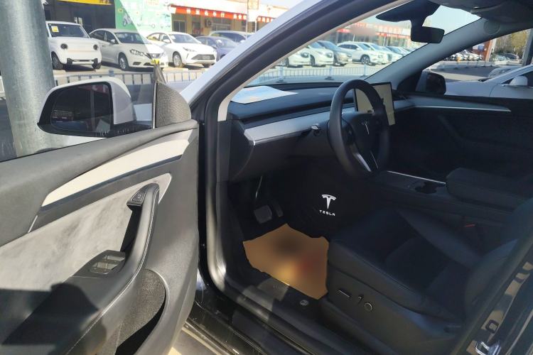 Used Tesla Model Y 2023 Long-Range All-Wheel-Drive Version
