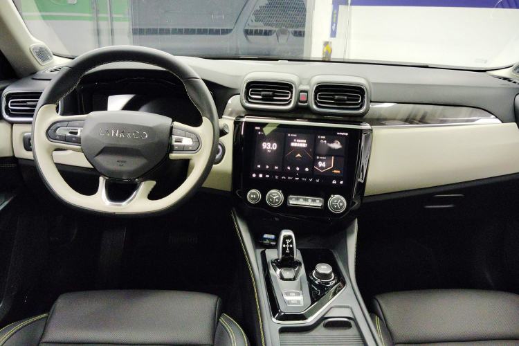 Used Lynk & Co 02 2022 2.0T DCT Shine Pro Center Console