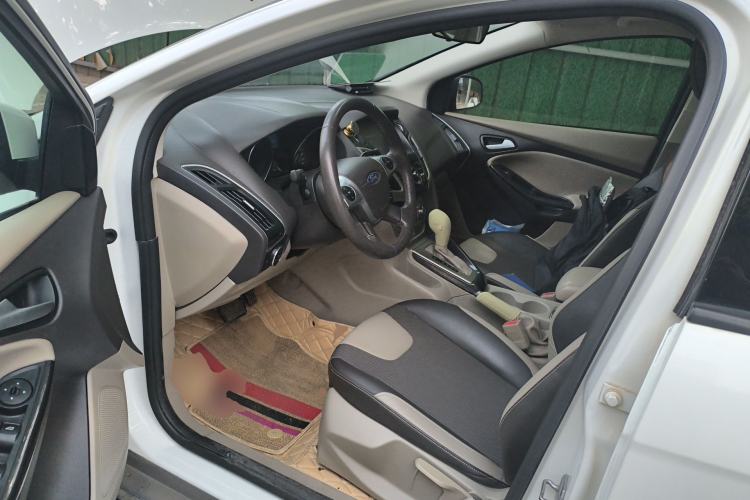 Used Ford Focus 2012 Hatchback 1.6L Automatic Fashion Edition
