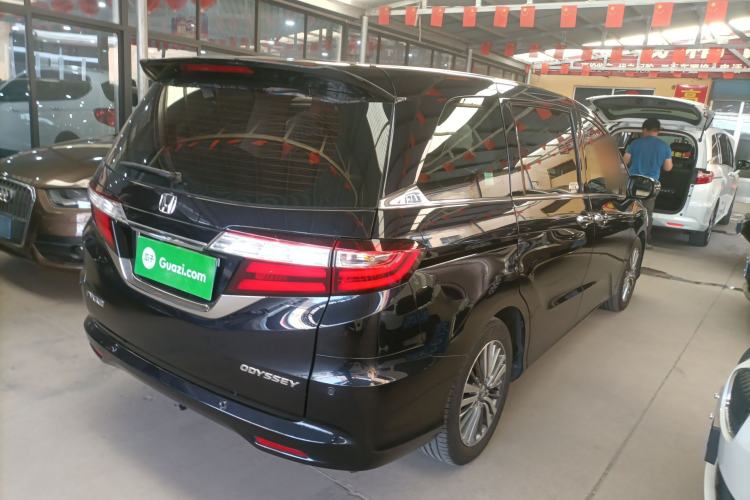 Used Honda Odyssey 2018 2.4L Luxury Edition Rear Right 45 Deg