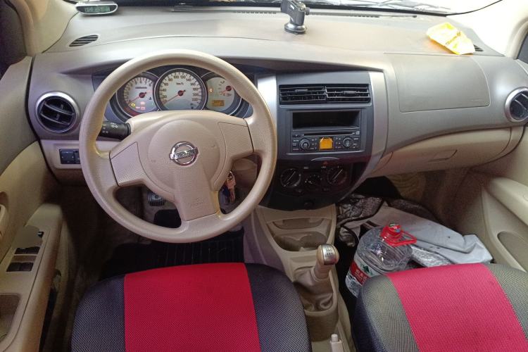 Used Nissan Livina 2010 Jingyue Edition 1.6L Manual All-Around Model