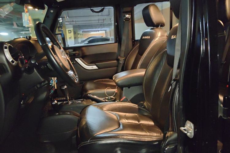 Used Jeep Wrangler 2015 3.0L Sahara Four-Door Comfort Edition Left Front Seat