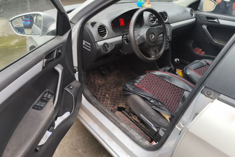 Used Volkswagen Jetta 2015 Zhuihui Edition 1.6L Manual Comfort Model Driver Seat