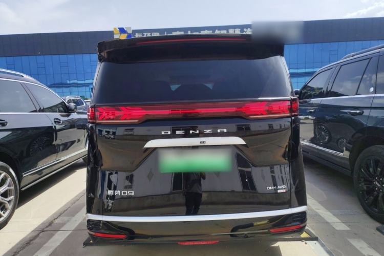 Used Denza D9 2025 DM-i Intelligent Drive 1020 Four-Wheel Drive Flagship Model Rear