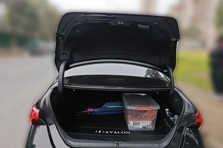 Used Toyota Avalon 2019 Dual-Engine 2.5L Luxury Edition China VI Standard