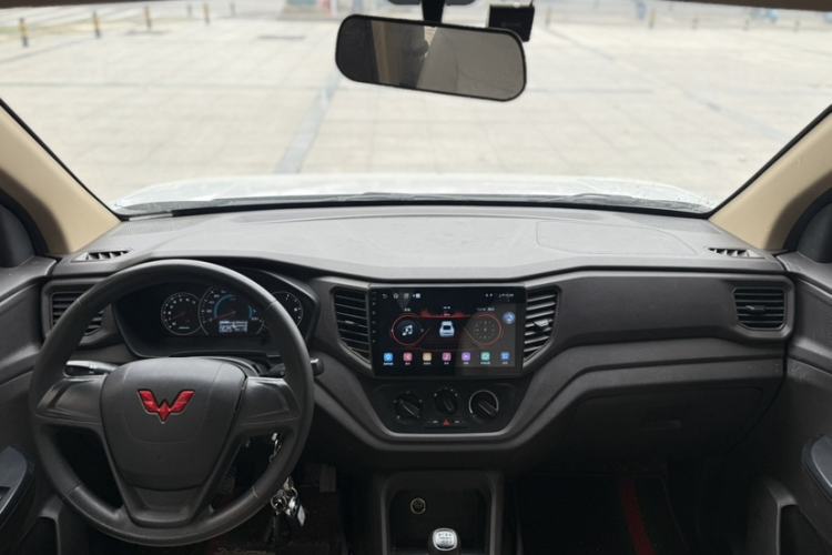 Used Wuling Hongguang V 2022 1.5L Enjoy Edition Electric-Powered LAR Interior 4