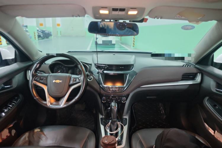 Used Chevrolet Malibu 2016 1.6T Automatic Luxury Edition Center Console